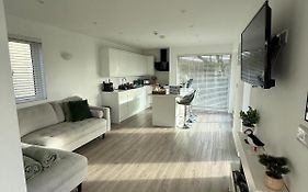 Lowern, Luxury Lodge With Hot Tub & Games Room Access